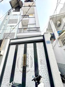 Bán nhà mới 3 lầu 74m2 gần MT đường Phạm Thế Hiển P.4 Quận 8